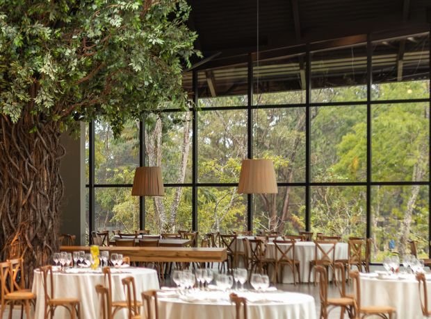 Vidro na arquitetura de restaurantes: sofisticação e funcionalidade no Recreio